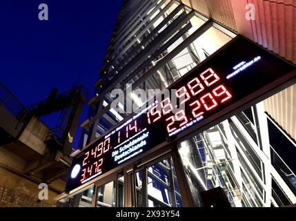 Schuldenuhr des Bundes der Steuerzahler, DEU, Berlin, 29.05.2024 *** Schuldenuhr des Steuerzahlerverbandes, DEU, Berlin, 29 05 2024 Stockfoto