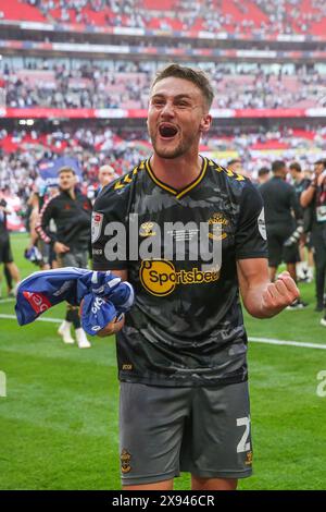 London, Großbritannien. Mai 2024. Southampton-Verteidiger Taylor Harwood-Bellis (21) feiert während des Leeds United FC gegen Southampton FC SKY Bet EFL Championship Play-Off Final im Wembley Stadium, London, England, Großbritannien am 26. Mai 2024 Credit: Every Second Media/Alamy Live News Stockfoto