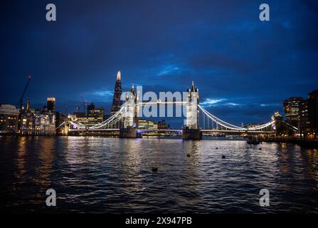Tower Bridge und The Shard aus dem Osten, London, England, Großbritannien Stockfoto