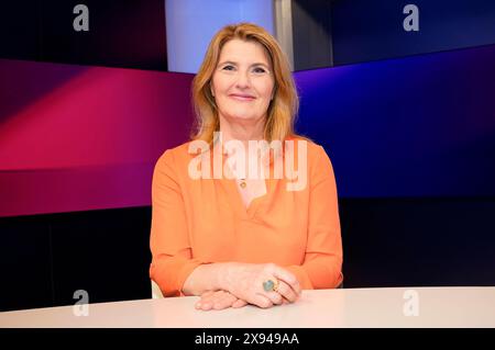 Tina Hassel in der ARD-Talkshow maischberger im Studio Berlin Adlershof. Berlin, 28.05.2024 *** Tina Hassel in der ARD Talkshow maischberger im Studio Berlin Adlershof Berlin, 28 05 2024 Foto:XT.xBartillax/xFuturexImagex maischberger2805 4523 Stockfoto