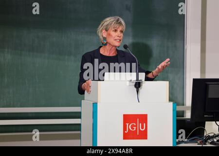 Johannes Gutenberg-Stiftungsprofessur Prof. Dr. Bettina schöne-Seifert mit einem Vortrag zum Thema Embryonenforschung - Deutschland als Trittbrettfahrer ethische Fragen in der modernen Medizin. 28.05.24 *** Johannes Gutenberg stiftete Prof Dr. Bettina schöne Seifert mit einem Vortrag über Embryoforschung Deutschland als Freireiter ethische Fragen in der modernen Medizin 28 05 24 Stockfoto