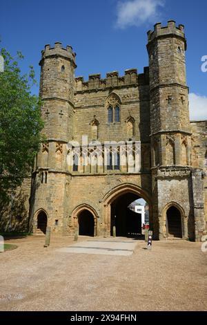 Das Medievel Great Gatehouse in der Battle Abbey, erbaut 1338. Stockfoto