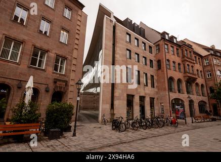 NÜRNBERG, DEUTSCHLAND - 17. MAI 2024: Auf der Straße in der Nürnberger Altstadt Stockfoto