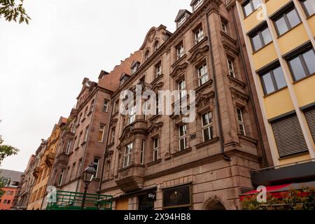 NÜRNBERG, DEUTSCHLAND - 17. MAI 2024: Auf der Straße in der Nürnberger Altstadt Stockfoto