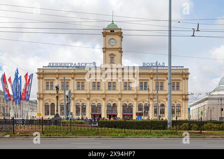 Moskau, Russland - 07. Juli 2018: Moskauer Bahnhof Leningradski (russisch Ленинградский вокзал), auch bekannt als Moskauer Bahnhof Passazhirskaja (russisch Russi) Stockfoto