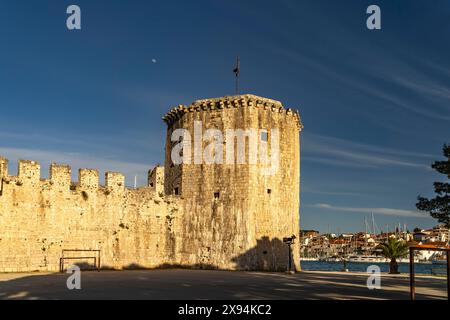 Die Festung Kamerlengo in Trogir, Kroatien, Europa | Festung Kamerlengo in Trogir, Kroatien, Europa Stockfoto