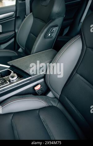 Auto innen, Teil des Innenraums. Hochwertige Fotos Stockfoto