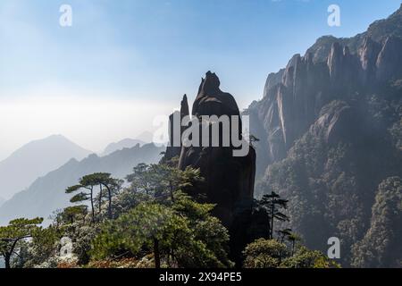 Riesige Granitsäule, der taoistische Sanqing Berg, UNESCO-Weltkulturerbe, Jiangxi, China, Asien Stockfoto