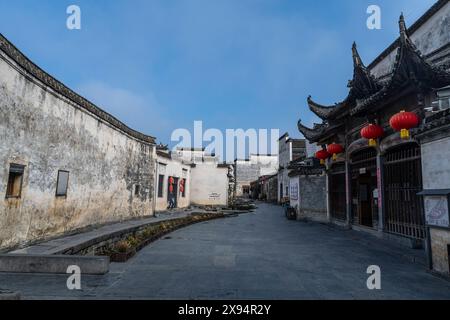 Kleiner Platz im historischen Dorf Xidi, UNESCO-Weltkulturerbe, Xidi, Anhui, China, Asien Stockfoto