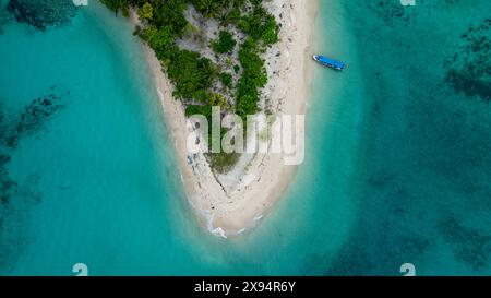 Aus der Luft der Insel Kepayang, Insel Belitung vor der Küste von Sumatra, Indonesien, Südostasien, Asien Stockfoto