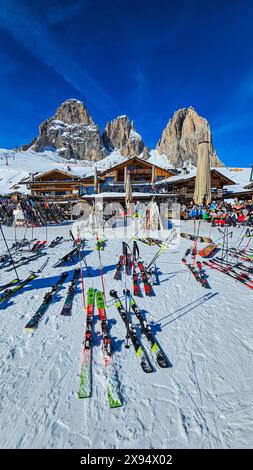 Restaurant unter Langkofel, Südtirol, Dolomiten, Italien, Europa Stockfoto