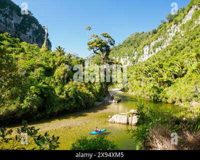 Kajakfahrer auf Pororari River, Westküste, Südinsel, Neuseeland, Pazifik Stockfoto