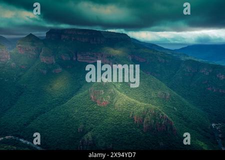 Blick auf den stimmungsvollen Himmel über den drei Rondavels im Blyde River Canyon, Provinz Mpumalanga, Südafrika, Afrika Stockfoto