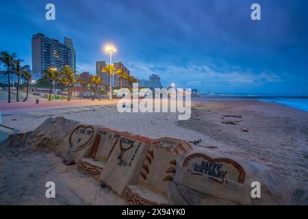 Blick auf Strände, Promenade und Hotels vom New Pier in der Abenddämmerung, Durban, Provinz KwaZulu-Natal, Südafrika, Afrika Stockfoto