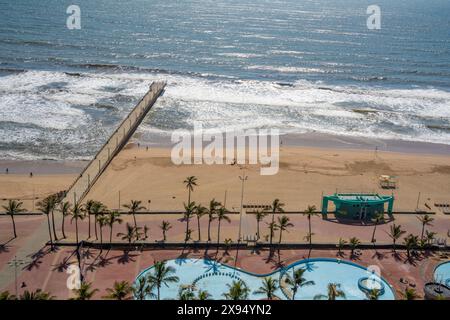 Erhöhter Blick auf Strände, Promenade und Indischen Ozean, Durban, Provinz KwaZulu-Natal, Südafrika, Afrika Stockfoto