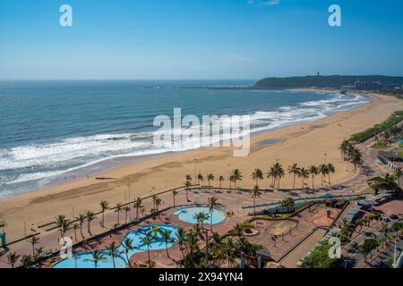 Erhöhter Blick auf Strände, Promenade und Indischen Ozean, Durban, Provinz KwaZulu-Natal, Südafrika, Afrika Stockfoto