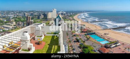 Erhöhte Aussicht auf Strände, Hotels, Promenade und Indischen Ozean, Durban, Provinz KwaZulu-Natal, Südafrika, Afrika Stockfoto