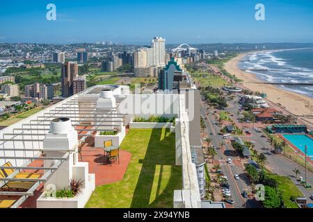 Erhöhte Aussicht auf Strände, Hotels, Promenade und Indischen Ozean, Durban, Provinz KwaZulu-Natal, Südafrika, Afrika Stockfoto