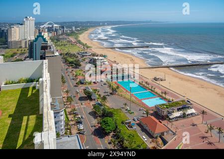 Erhöhte Aussicht auf Strände, Hotels, Promenade und Indischen Ozean, Durban, Provinz KwaZulu-Natal, Südafrika, Afrika Stockfoto