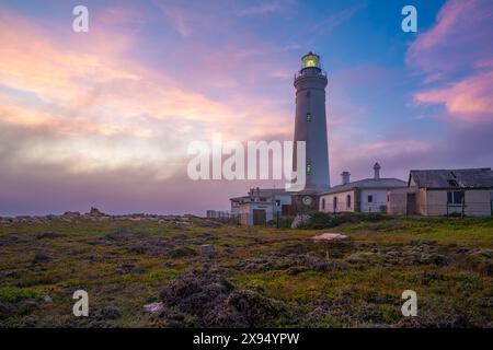 Blick auf Seal Point Lighthouse bei Sonnenuntergang, Cape St. Francis, Eastern Cape Province, Südafrika, Afrika Stockfoto