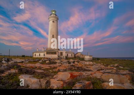 Blick auf Seal Point Lighthouse bei Sonnenuntergang, Cape St. Francis, Eastern Cape Province, Südafrika, Afrika Stockfoto