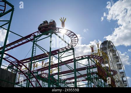 Achterbahn Wilde Maus, Frühlingsfest, Messegelände, Tegel, Reinickendorf, Berlin, Deutschland, Achterbahn Wilde Maus, Frühlingsfest, Festplatz, Tegel, Stockfoto