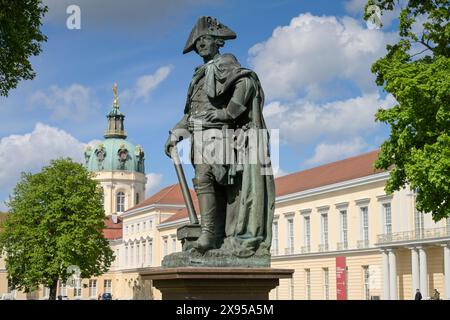 Denkmal für Friedrich den Großen, neuer Flügel, Schloss Charlottenburg, Spandauer Damm, Charlottenburg, Berlin, Deutschland, Denkmal Friedrich der große, neuer Stockfoto