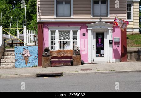 Das Äußere des Beacon Creamery Ice Cream Salons an der Main Street in Beacon, New York. Stockfoto
