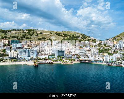 Saranda von einer Drohne, albanische Riviera, Albanien Stockfoto