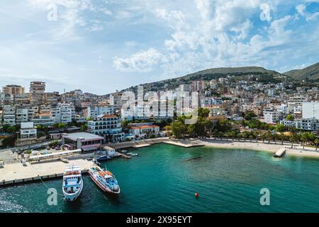 Saranda von einer Drohne, albanische Riviera, Albanien Stockfoto