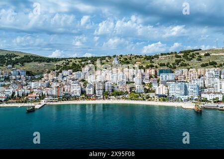 Saranda von einer Drohne, albanische Riviera, Albanien Stockfoto