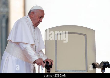 Vatikan, Vatikan. Mai 2024. Italien, Rom, Vatikan, 29.05.2024.Papst Franziskus während der wöchentlichen Generalaudienz auf dem Petersplatz im Vatikan. Foto von ALESSIA GIULIANI /Catholic Press Photo Credit: Independent Photo Agency/Alamy Live News Stockfoto