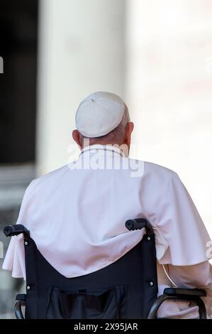 Vatikan, Vatikan. Mai 2024. Italien, Rom, Vatikan, 29.05.2024.Papst Franziskus während der wöchentlichen Generalaudienz auf dem Petersplatz im Vatikan. Foto von ALESSIA GIULIANI /Catholic Press Photo Credit: Independent Photo Agency/Alamy Live News Stockfoto