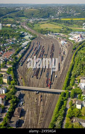 Luftbild, Rangierbahnhof Vorhalle mit Güterwaggons und Güterzügen, Vorhalle, Hagen, Ruhrgebiet, Nordrhein-Westfalen, Deutschland ACHTUNGxMINDESTHONORARx60xEURO *** Luftansicht, Rangierbahnhof Vorhalle mit Güterwagen und Güterzügen, Vorhalle, Hagen, Ruhrgebiet, Nordrhein-Westfalen, Deutschland ATTENTIONxMINDESTHONORARx60xEURO Stockfoto