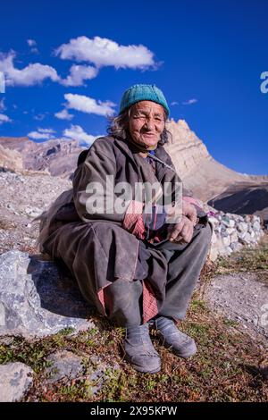 Porträt einer weiblichen Changpa-Nomade, Ladakh, Indien Stockfoto