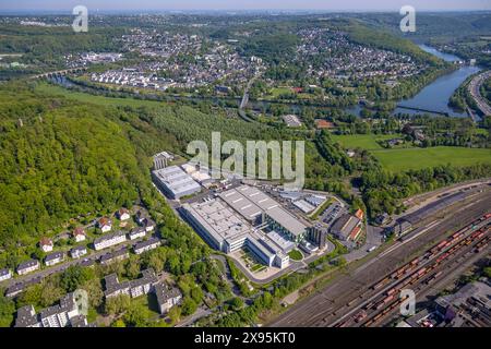 Luftbild, Dörken Membranes GmbH & Co. KG Chemiewerk, hinten Ortsansicht Herdecke mit Ruhr Viadukt und Quartier Ruhr-Aue, links der Kaisberg mit dem Freiherr-vom-Stein-Turm im Wald, Bahngleise Hagen-Vorhalle, Vorhalle, Hagen, Ruhrgebiet, Nordrhein-Westfalen, Deutschland ACHTUNGxMINDESTHONORARx60xEURO *** Luftaufnahme, Dörken Membranes GmbH Co KG Chemieanlage, Rückansicht Herdecke mit Ruhrviadukt und Ruhr-Aue, links Kaisberg mit Freiherr vom Stein Turm im Wald, Bahngleise Hagen Vorhalle, Hagen, Ruhrgebiet, Nordrhein-Westfalen, AUFMERKSAMKEIT FÜR Deutschland Stockfoto