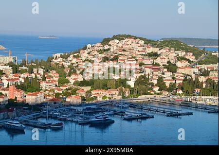 Atemberaubender Sonnenuntergang über Dubrovnik und der Adria in Kroatien Stockfoto