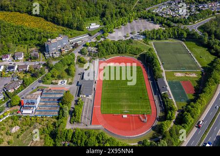 Luftbild, Erich-Berlet-Stadion, ehemals Kirchenbergstadion, FußballStadion und LeichtathletikStadion mit Nebenplatz, an der Autobahn A46, Hohenlimburg, Hagen, Ruhrgebiet, Nordrhein-Westfalen, Deutschland ACHTUNGxMINDESTHONORARx60xEURO *** Luftaufnahme, Erich Berlet Stadion, ehemals Kirchenbergstadion, Fußball- und Leichtathletikstadion mit Seitenfeld, an der Autobahn A46, Hohenlimburg, Hagen, Ruhrgebiet, Nordrhein-Westfalen, Deutschland ACHTUNGxMINDESTHONORARx60xEURO Stockfoto