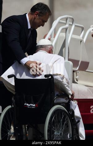 29. Mai 2024 - PAPST FRANZISKUS während seiner wöchentlichen Generalaudienz auf dem Petersplatz im Staat Vatikanstadt © EvandroInetti Via ZUMA Wire (Foto: © Evandro Inetti/ZUMA Press Wire) NUR REDAKTIONELLE VERWENDUNG! Nicht für kommerzielle ZWECKE! Stockfoto