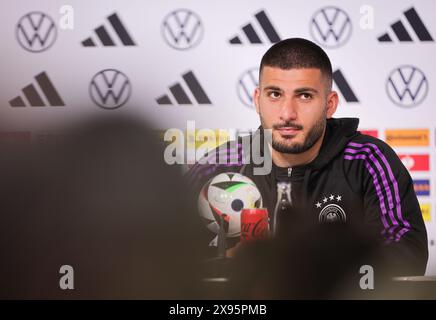 Blankenhain, Deutschland. Mai 2024. Fußball: Nationalmannschaft, Vorbereitung auf die Heimeuropameisterschaft, Pressekonferenz im Schloss Blankenhain. Deniz Undaev spricht auf der Pressekonferenz. Quelle: Christian Charisius/dpa/Alamy Live News Stockfoto