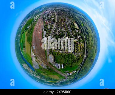 Luftbild, Wohngebiet Ortsansicht Ortsteil Vorhalle, großer Güterbahnhof Rangierbahnhof mit Güterzügen, Erdkugel, Fisheye Aufnahme, Fischaugen Aufnahme, 360 Grad Aufnahme, winzige Welt, kleiner Planet, Fischaugenbild, Vorhalle, Hagen, Ruhrgebiet, Nordrhein-Westfalen, Deutschland ACHTUNGxMINDESTHONORARx60xEURO *** Luftaufnahme, Wohngebiet, Ansicht Vorhalle, großer Güterbahnhof Rangierbahnhof mit Güterzügen, Erdkugel, Fisheye-Bild, 360-Grad-Bild, winzige Welt, kleiner Planet, Fischaugenbild, Vorhalle, Hagen, Ruhrgebiet, Nordrhein-Westfalen, Deutschland ATTENTIONxMINDESTHONORARx60x Stockfoto