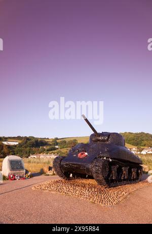 England Devon Torcross Monument für Operation Tiger während der Landung in der Normandie im Jahr 1944, als Sherman Tank aus dem Meer geholt wurde Stockfoto