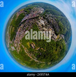 Luftbild, Innenstadtansicht und Fluss Lenne, Schloss Hohenlimburg mit Schlossgarten, Waldgebiet Schlossberg, Gewerbegebiet Obernahmerstraße, Erdkugel, Fisheye Aufnahme, Fischaugen Aufnahme, 360 Grad Aufnahme, Tiny World, Little Planet, Fisheye Bild, Hohenlimburg, Hagen, Ruhrgebiet, Nordrhein-Westfalen, Deutschland ACHTUNGxMINDESTHONORARx60xEURO *** Luftansicht, Stadtansicht und Fluss Lenne, Schloss Hohenlimburg mit Burggarten, Waldgebiet Schlossberg, Industriegebiet Obernahmerstraße, Erdkugel, Fischaugenbild, Fisheye-Bild, 360-Grad-Bild, winzige Welt, kleiner Planet, Fisheye-Bild Stockfoto