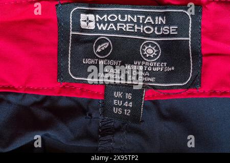 Mountain Warehouse Label - Made in China Label in Damenhosen von Mountain Warehouse - verkauft in Großbritannien, Großbritannien Stockfoto