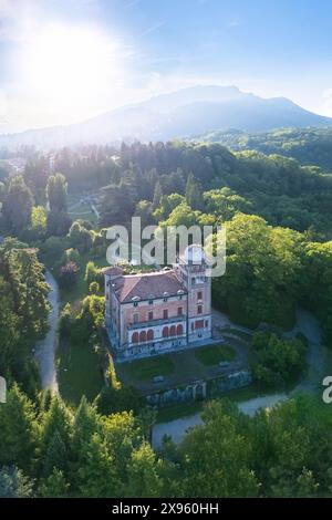 Sonnenuntergang über Villa Toeplitz und ihren Gärten. Varese, Lombardei, Italien. Stockfoto