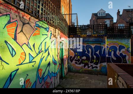 Licht am frühen Morgen auf einer Gasse hinter der Angel Mikrobrauerei in Nottingham City, Nottinghamshire England Großbritannien Stockfoto