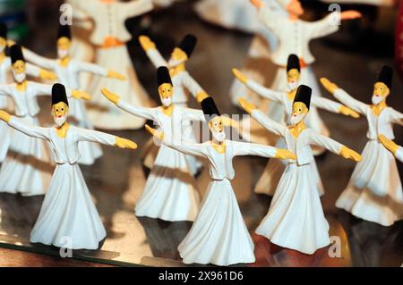 Türkei, Istanbul, Shop-Ausstellung, Wirbelnde Derwisch-Souvenirs Stockfoto