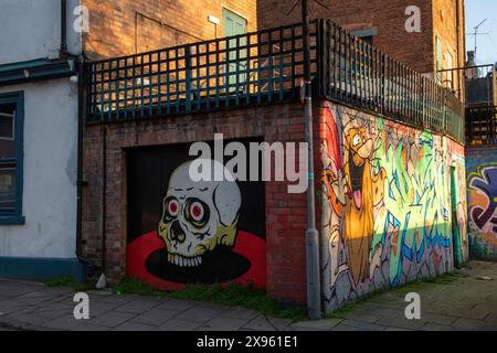 Licht am frühen Morgen auf einer Gasse hinter der Angel Mikrobrauerei in Nottingham City, Nottinghamshire England Großbritannien Stockfoto