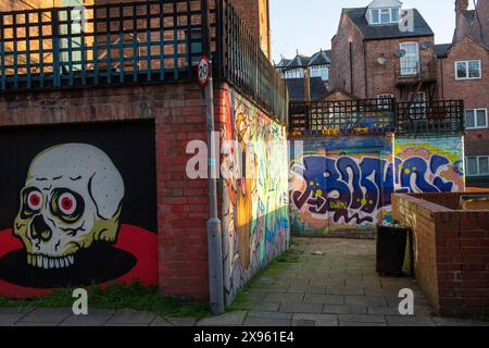 Licht am frühen Morgen auf einer Gasse hinter der Angel Mikrobrauerei in Nottingham City, Nottinghamshire England Großbritannien Stockfoto