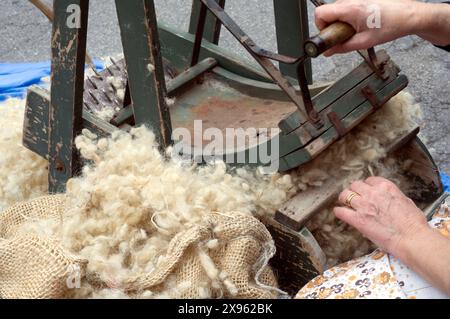 Italien, Lombardei, alte Kardieren Wolle Stockfoto